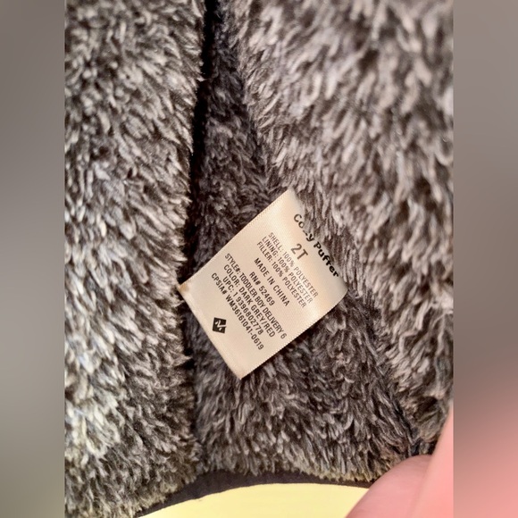 Little Boy’s Sz 2T Black, Gray & Red Members Mark Fleece Lined Cozy Puffer Coat - Picture 6 of 14